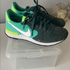 Nike Internationalist Sneakers